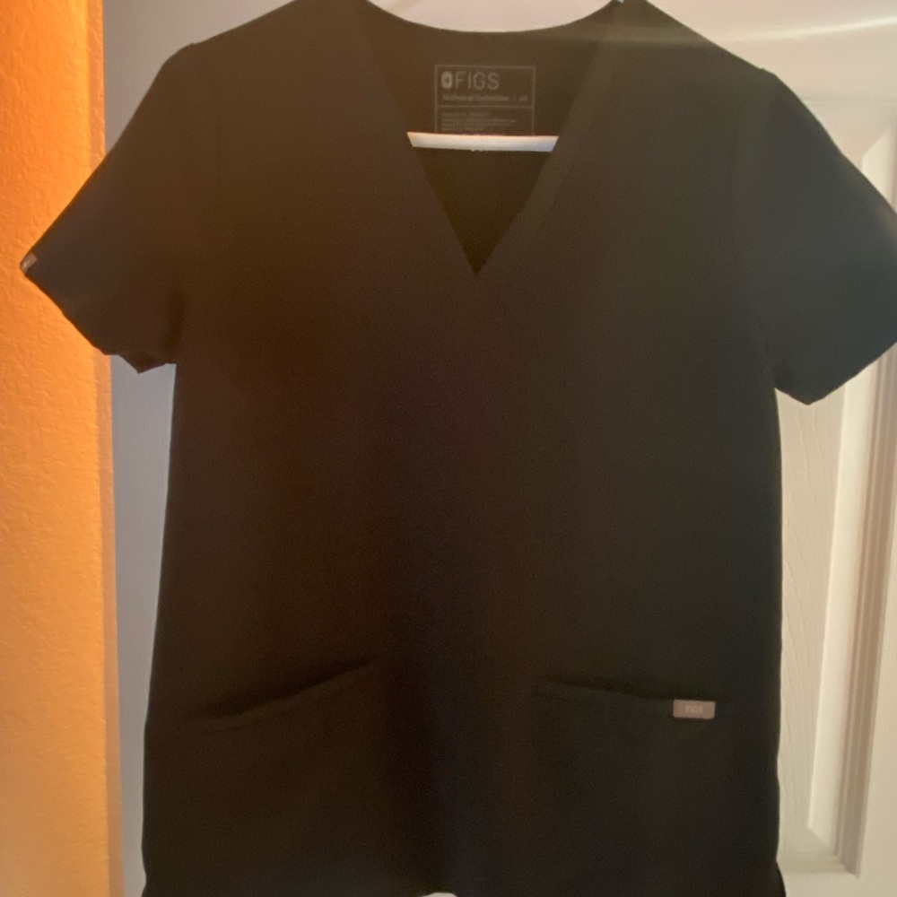 Figs scrub top